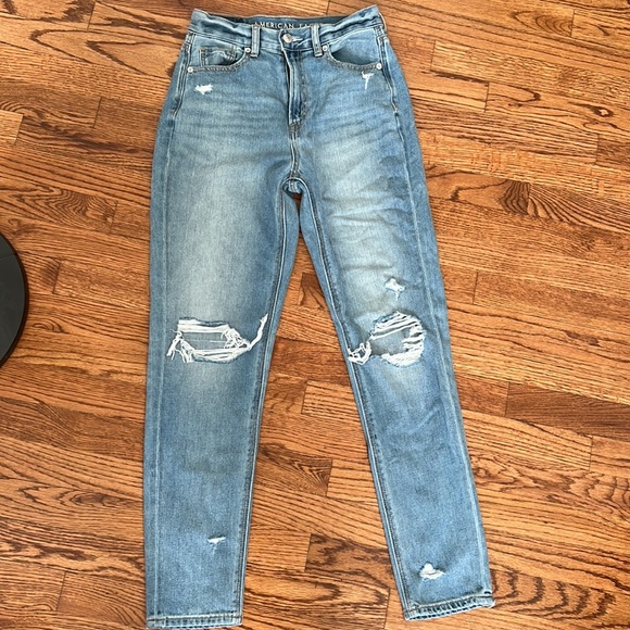 AE Ripped Mom Jean - Picture 5 of 9
